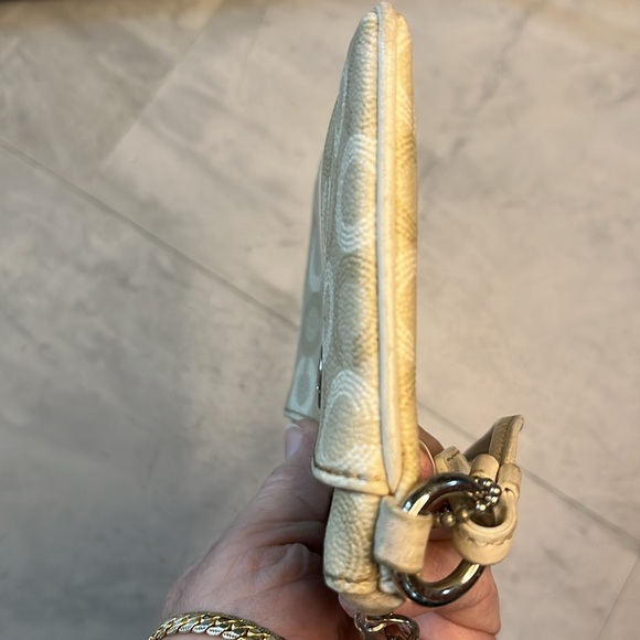 Coach Vintage wristlet Cream & tan EVC Full front pocket horse & carriage logo - Picture 9 of 12